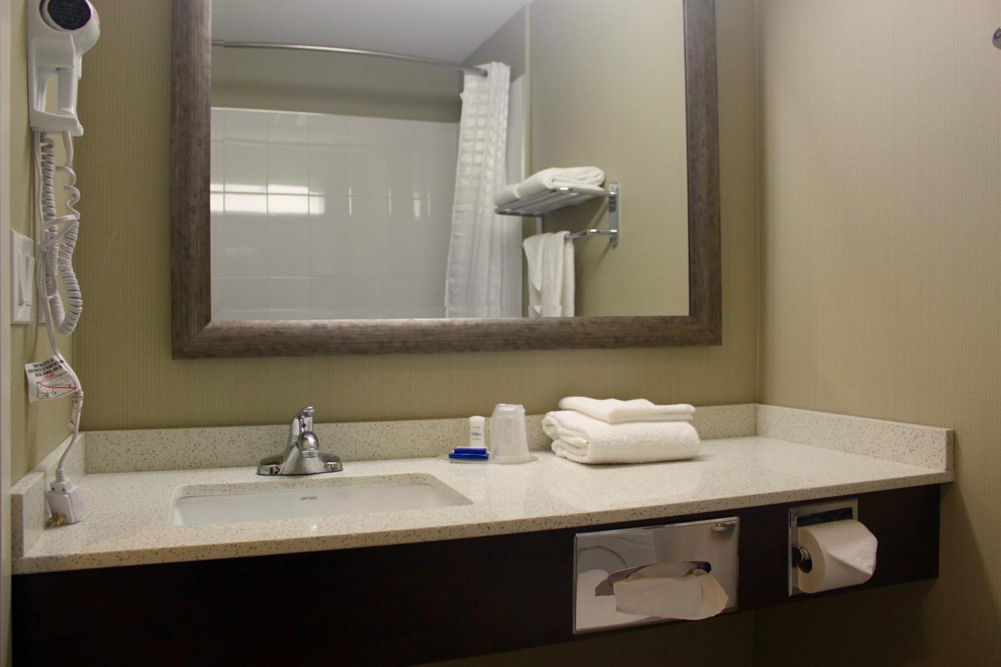 Meridian Inn & Suites Лойдминстер Екстериор снимка